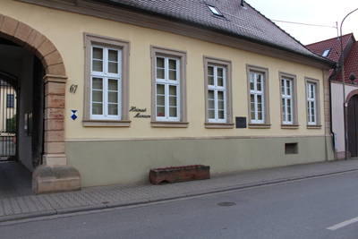 Seitengebäude des Schlosses Fußgönheim mit Museum