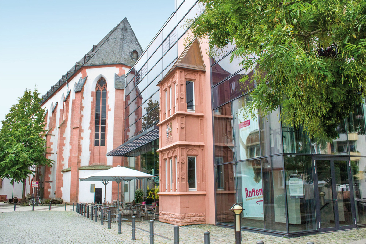 Naturhistorisches Museum Mainz in der ehemaligen Klosterkirche mit modernem Anbau