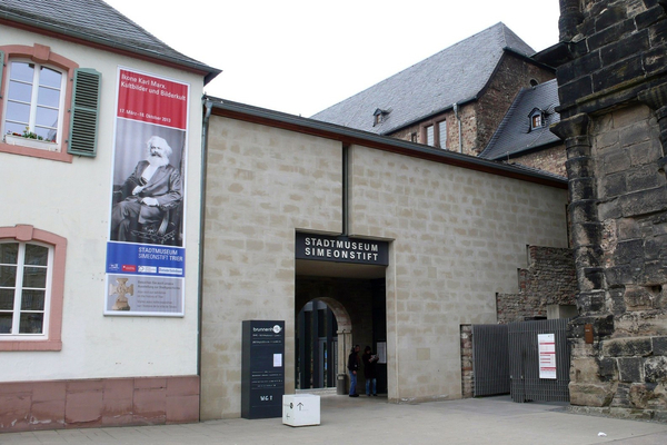 Eingang zum Stadtmuseum Simeonstift