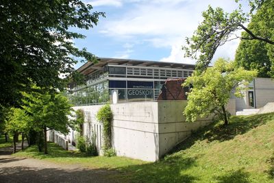 Gebäude des GEOSKOP Urweltmuseums auf dem Gelände der Burg Lichtenberg