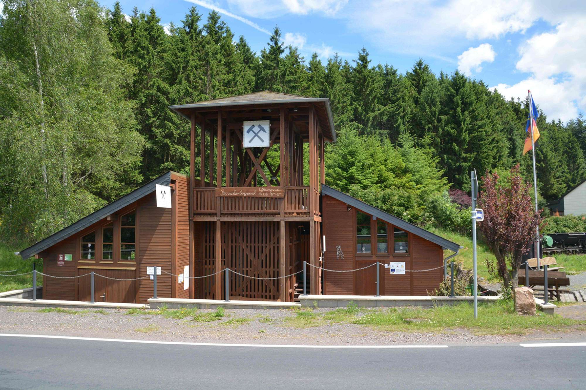 Eingang des Besucherbergwerks "Mühlenberger Stollen"