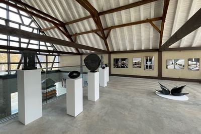 Im Rahmen einer dreiteiligen Sonderausstellungsreihe zum Thema Skulptur – Architektur zeigen das Steinskulpturenmuseum Skulpturen des Künstlerpaars Kubach & Kropp. 