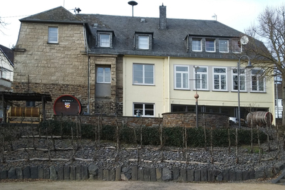 Außenansicht des alten Schulhauses mit dem Heimatmuseum Oberzissen