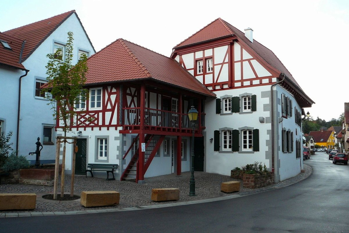 Fachwerkgebäude der ehemalige Dorfmühle Großkarlbach mit Mühlenmuseum