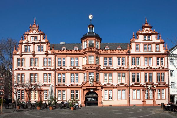Spätrenaissance-Gebäude "Zum Römischen Kaiser" mit Gutenberg-Museum in Mainz;