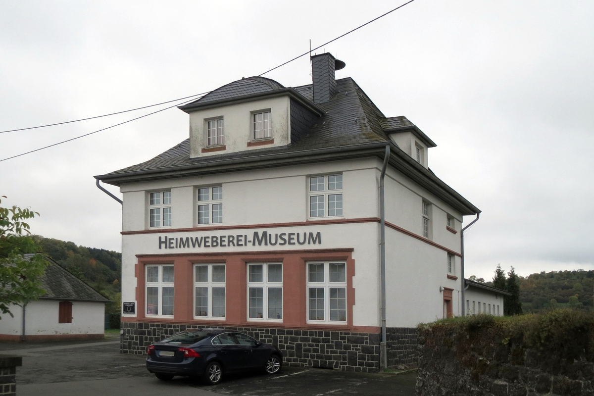 Das Gebäude des Heimweberei-Museums in Schalkenmehren